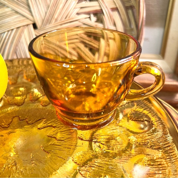 Vintage Indiana Amber Glass Sunburst Pattern Snack Set Plate With Tea Cup - Picture 2 of 6